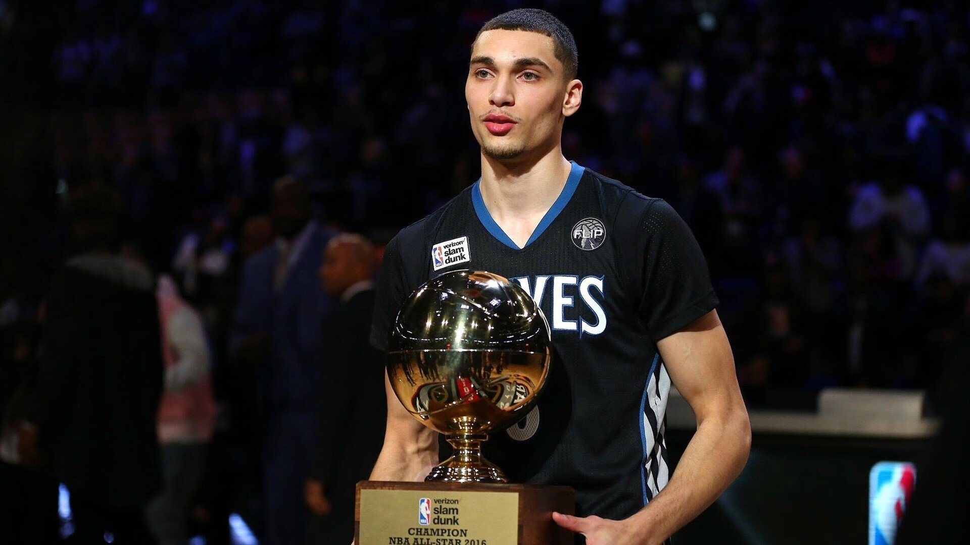 年龄差距引发关注:老将年轻新秀的对决,年轻与年龄无关